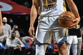 yabo sports-持续失利引发热议！，库里在雄鹿比赛中战术调整引发球迷热议-yabo sports