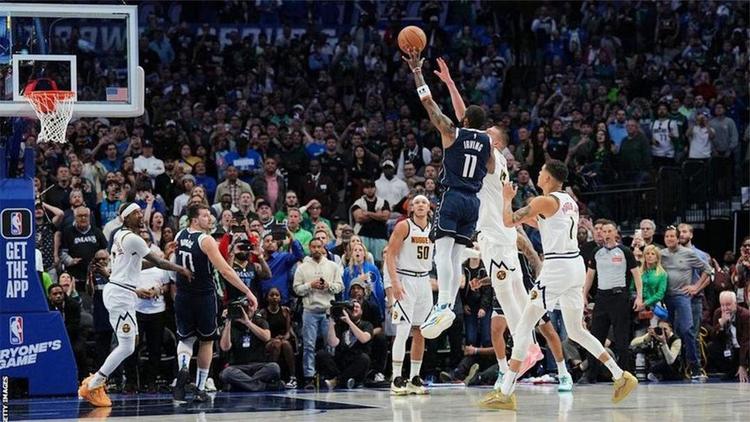 刷新纪录首场状态出色，独行侠观众沸腾！，浓眉哥重返赛场再创辉煌时刻