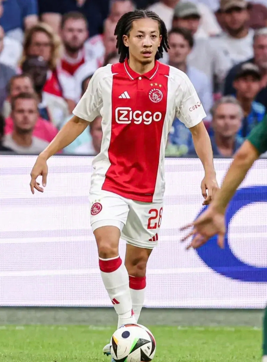 今晨阿贾克斯备战欧联，队长鼓劲细节曝光，悬念犹存，训练强度明显提升