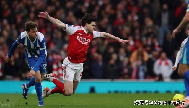 包含阿森纳迎德甲关键赛，集结日调整名单，球迷炸锅，轮换策略成焦点的词条